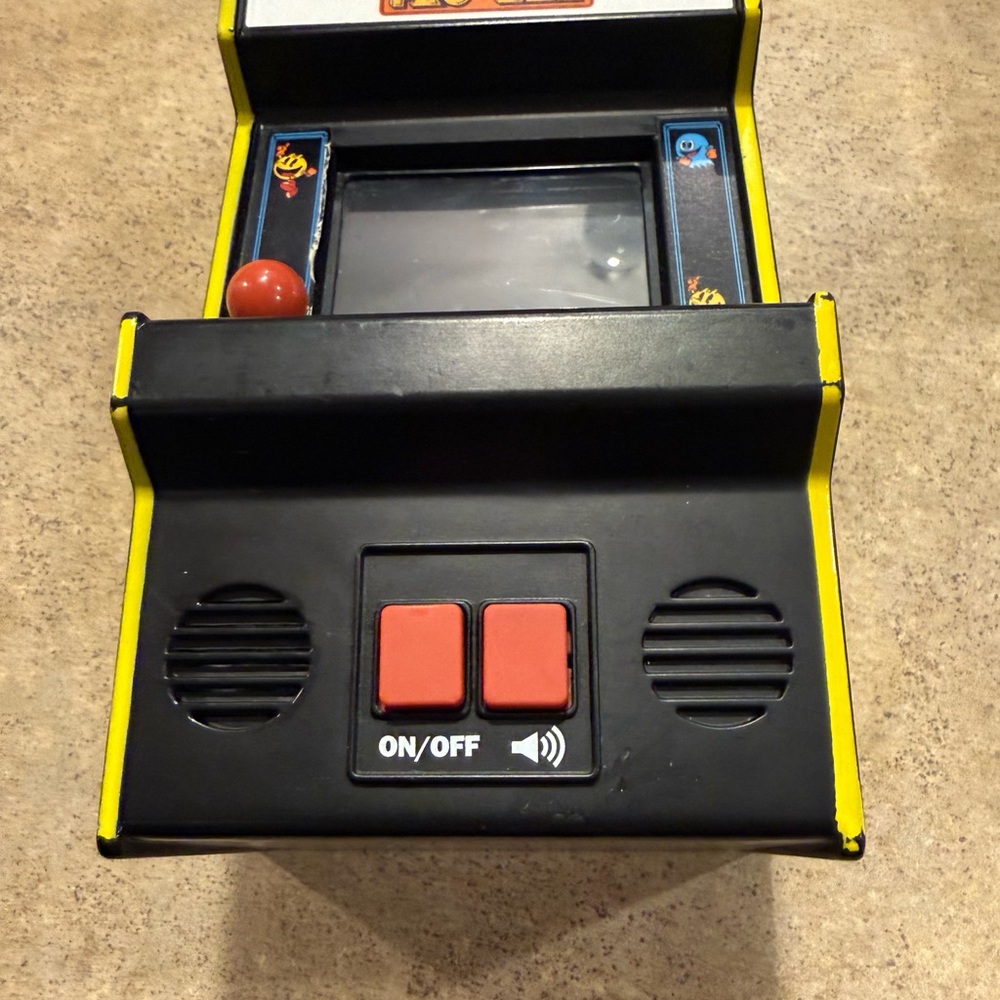 Pac-Man Basic Fun LCD Color Mini Arcade Game BasicFun 2019 09545 PacMan - Tested - Picture 6 of 13